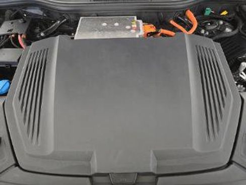 Used 2022 Audi e-tron Premium w/ Convenience Plus Package AWD/4WD image 11