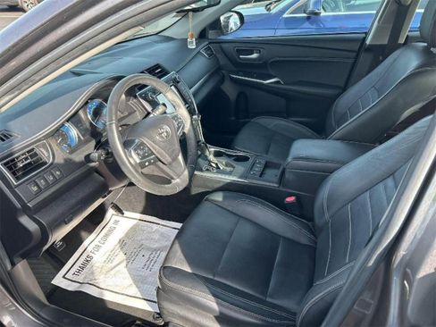 Used 2017 Toyota Camry XLE w/ Moonroof Package FWD image 12