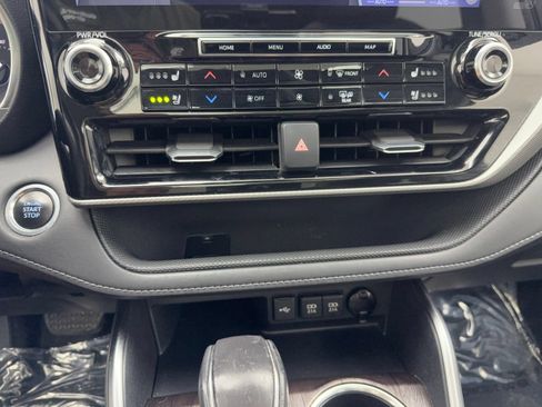 Used 2020 Toyota Highlander Platinum FWD image 30