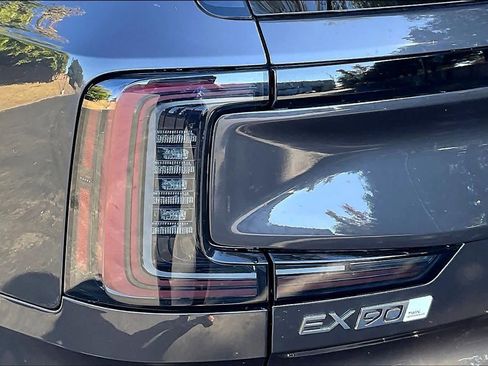 New 2025 Volvo EX90 Ultra w/ Protection Package Premier image 25
