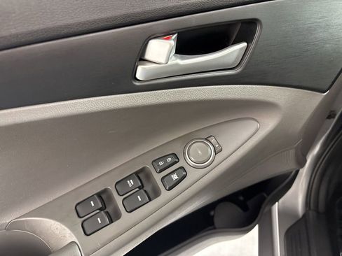 Used 2011 Hyundai Sonata GLS image 17