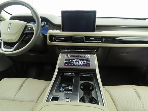 Used 2023 Lincoln Aviator Reserve w/ Equipment Group 201A AWD/4WD image 16