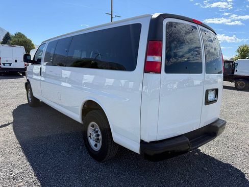 Used 2020 Chevrolet Express 3500 LS RWD image 6