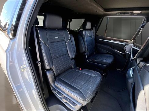 Used 2025 Cadillac Escalade Sport Platinum w/ LPO, ONYX Package image 27