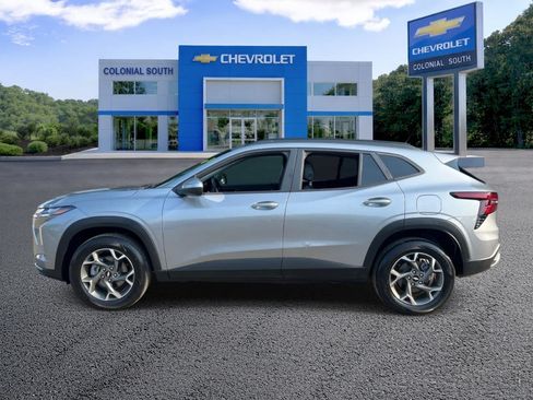 Certified 2025 Chevrolet Trax LT w/ Driver Confidence Package FWD image 3