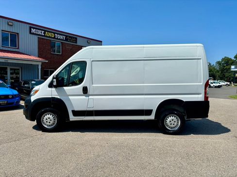 Used 2025 RAM ProMaster 2500 w/ Convenience Group FWD image 5
