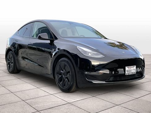 Used 2025 Tesla Model Y Long Range AWD/4WD image 2
