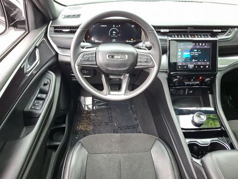 Used 2023 Jeep Grand Cherokee Altitude image 12