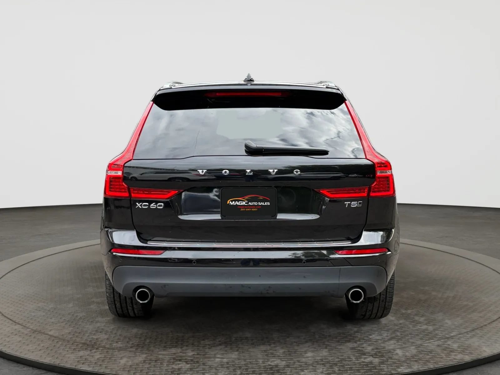 Used 2021 Volvo XC60 T5 Momentum w/ Protection Package Premier AWD/4WD image 9