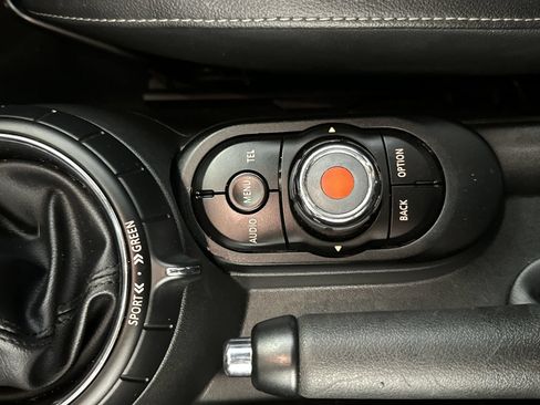 Used 2016 MINI Cooper 4-Door Hardtop FWD image 17