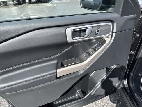 Used 2023 Ford Explorer XLT w/ Equipment Group 202A AWD/4WD image 13