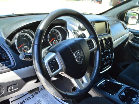 Used 2016 Dodge Grand Caravan SXT w/ UConnect Hands-Free Group FWD image 15