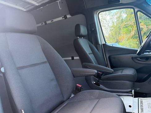 Used 2023 Mercedes-Benz Sprinter 2500 w/ Dashboard Charging Package image 16