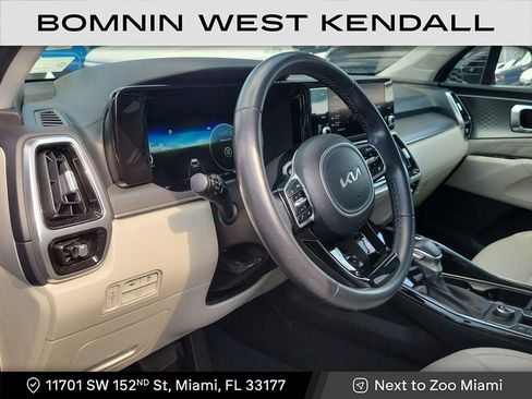Used 2023 Kia Sorento SX image 7