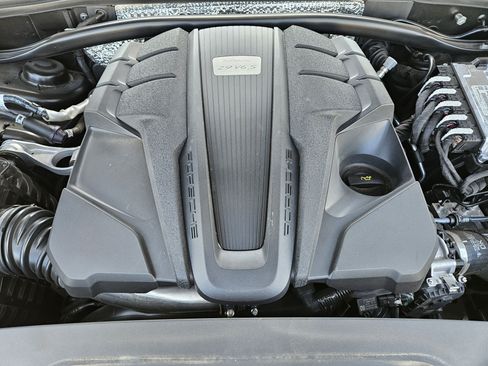 Certified 2024 Porsche Macan S AWD/4WD image 30