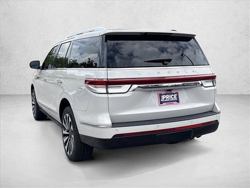 Used 2024 Lincoln Navigator Reserve AWD/4WD image 8