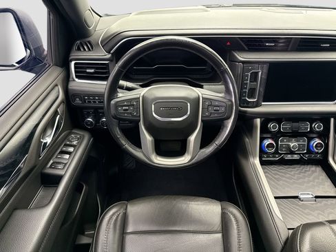 Used 2022 GMC Yukon Denali w/ Denali Premium Package image 10
