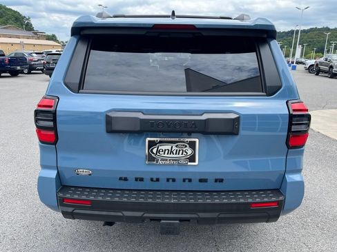 Used 2025 Toyota 4Runner SR5 AWD/4WD image 14