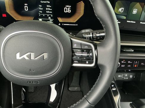 Used 2025 Kia Sorento S image 13