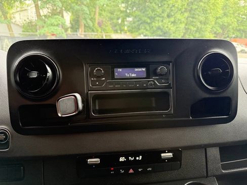 Used 2021 Mercedes-Benz Sprinter 2500 image 24