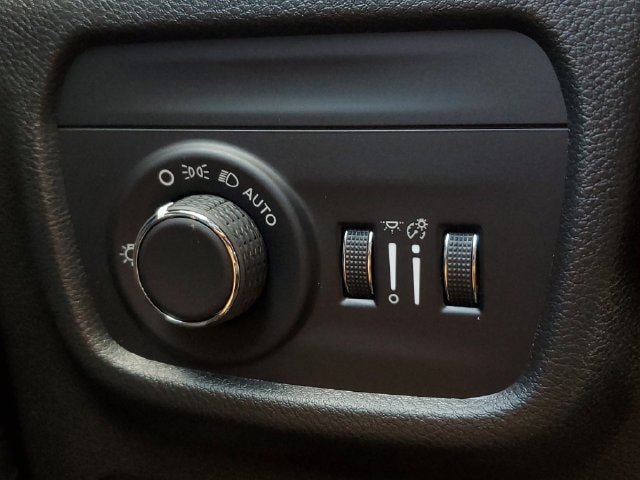 New 2027 Jeep Grand Cherokee Altitude AWD/4WD image 34