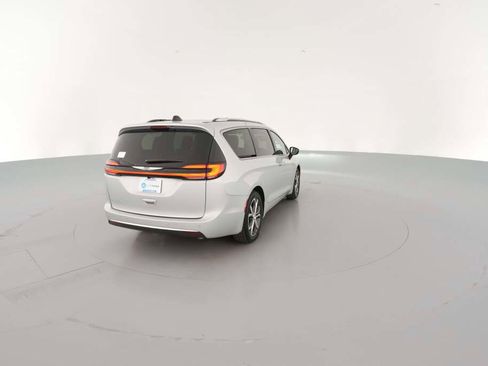 New 2026 Chrysler Pacifica Pinnacle image 11