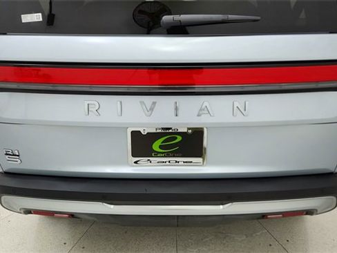 Used 2025 Rivian R1S Adventure image 11