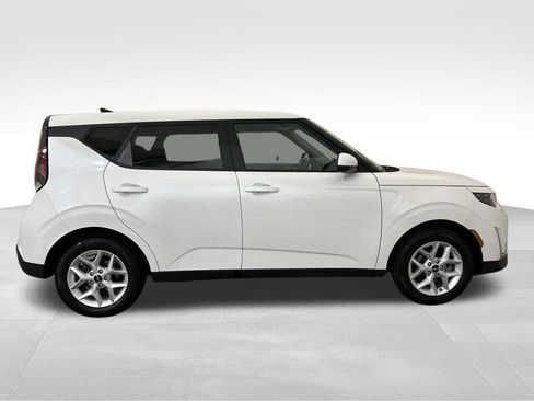 Used 2023 Kia Soul LX w/ LX Technology Package FWD image 7