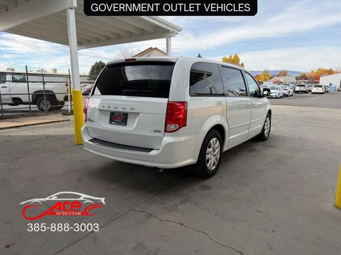 Used 2017 Dodge Grand Caravan SE w/ UConnect Hands-Free Group image 7