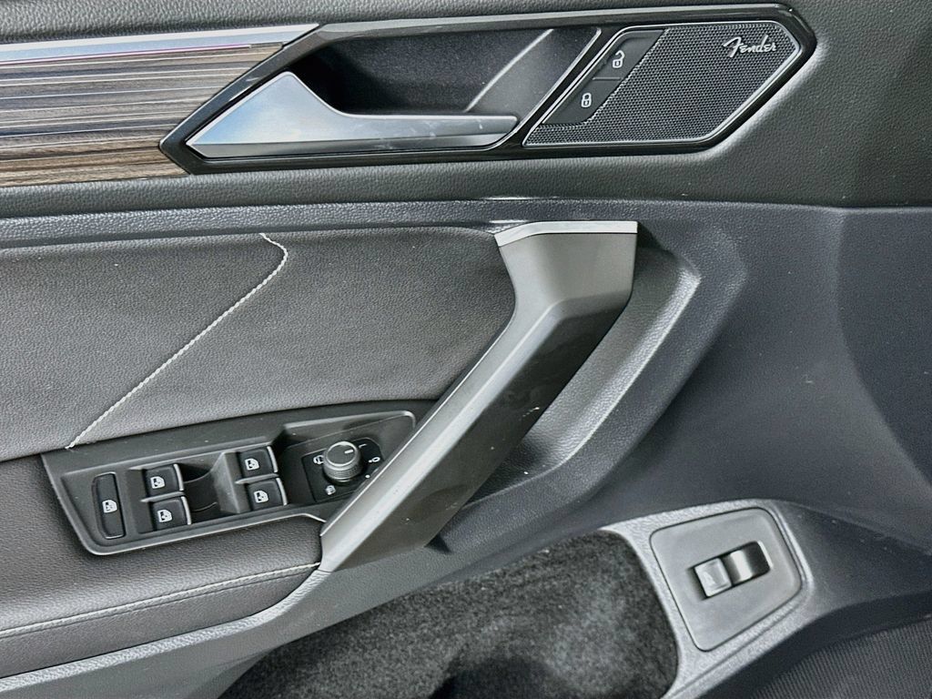 Used 2022 Volkswagen Tiguan SEL R-Line AWD/4WD image 17