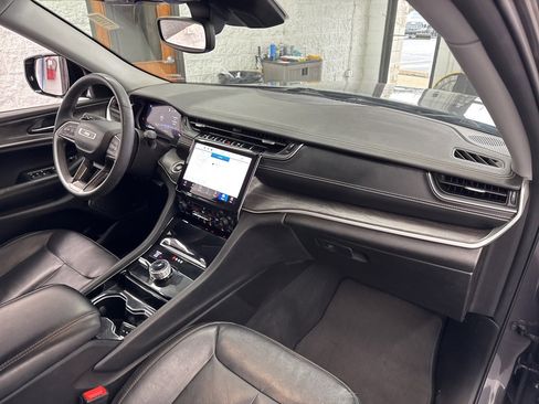 Used 2023 Jeep Grand Cherokee L Limited w/ Black Appearance Package image 55