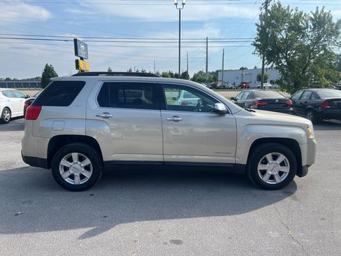 Used 2013 GMC Terrain SLT w/ Safety Package FWD image 4