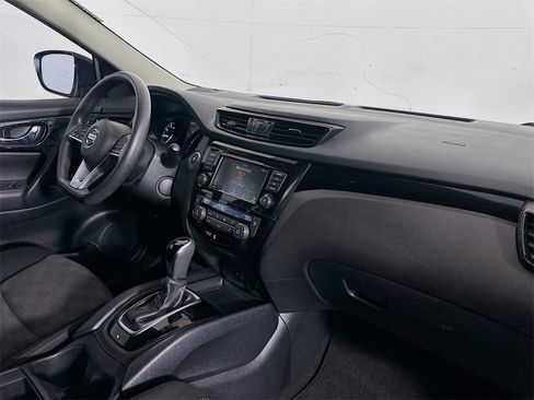 Certified 2020 Nissan Rogue Sport SV image 28