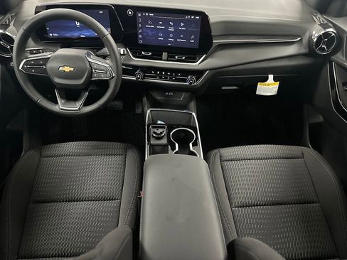 New 2026 Chevrolet Equinox LT image 3