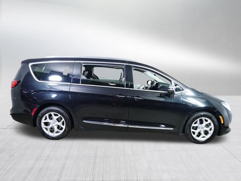 Used 2018 Chrysler Pacifica Limited FWD image 8
