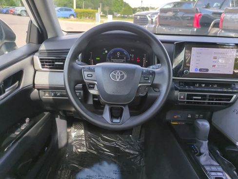 Used 2025 Toyota Camry LE FWD image 15