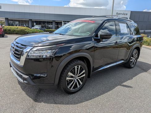 Certified 2024 Nissan Pathfinder Platinum w/ Cargo Package FWD image 8
