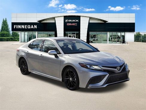 Used 2021 Toyota Camry XSE image 9