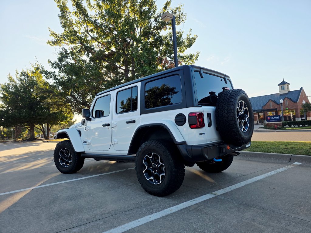 Used 2022 Jeep Wrangler Unlimited Rubicon 4xe w/ Cold Weather Group AWD/4WD image 18
