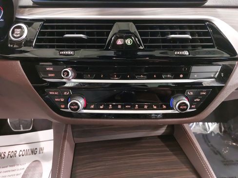 Used 2023 BMW 540i xDrive w/ M Sport Package image 22