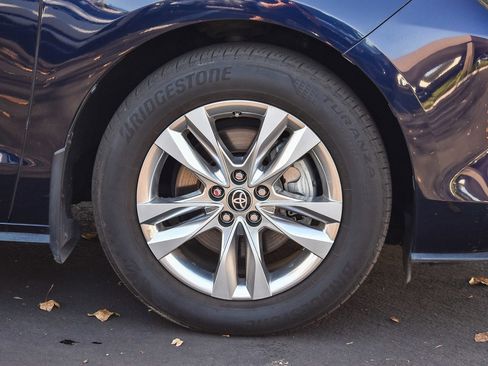 Used 2023 Toyota Sienna Limited image 11