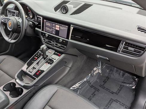 Used 2023 Porsche Macan image 25