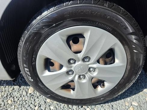 Used 2018 Kia Forte LX w/ LX Rear Camera Package FWD image 10