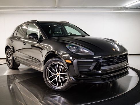 Certified 2026 Porsche Macan AWD/4WD image 9