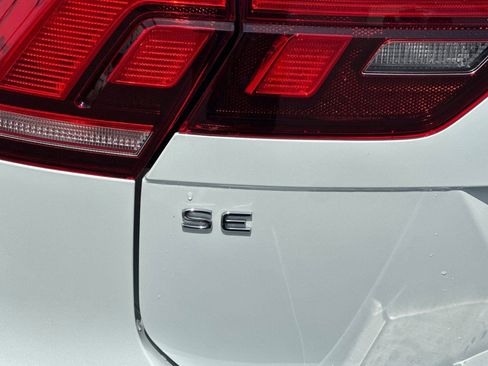 Certified 2023 Volkswagen Tiguan SE FWD image 28
