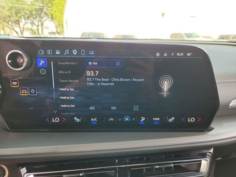 Certified 2025 Chevrolet Traverse LT FWD image 13