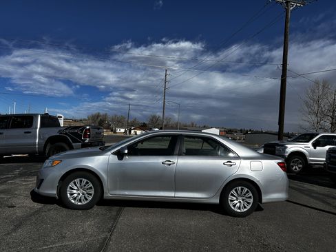 Used 2013 Toyota Camry L image 2