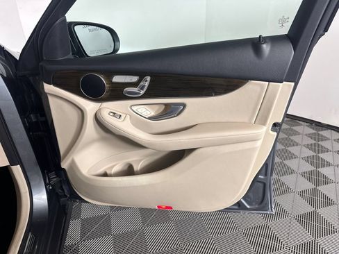 Used 2021 Mercedes-Benz GLC 300 image 15