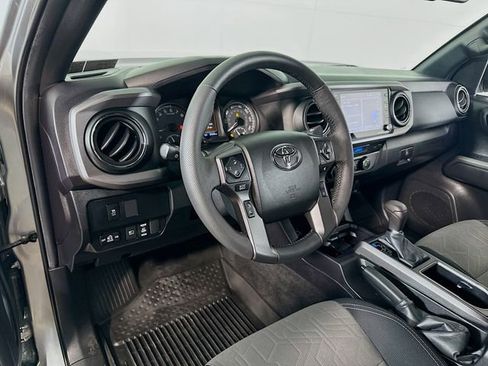 Used 2022 Toyota Tacoma TRD Off-Road w/ Technology Package AWD/4WD image 22