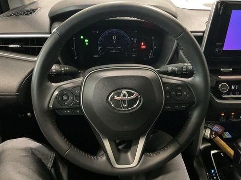 Used 2023 Toyota Corolla Cross XLE image 13